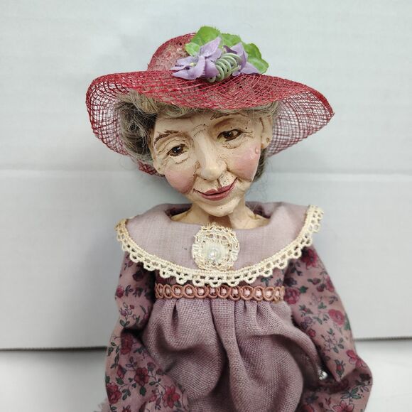 OOAK Dianne Adam Signed Handmade Folk Art Doll – Elder Lady w/ Hat & Flower - Picture 5 of 12